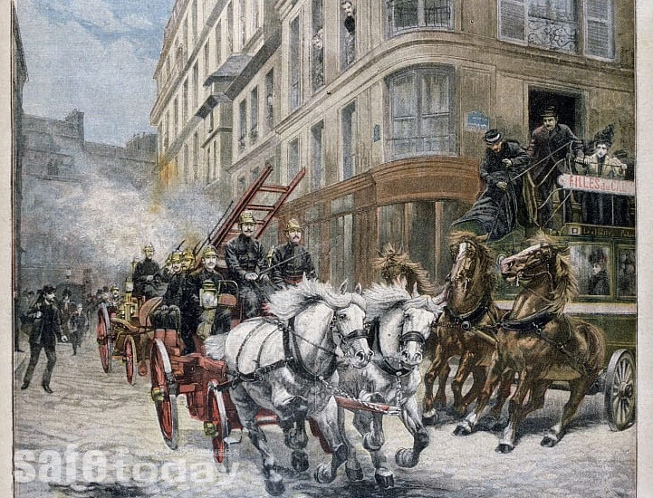사진 1 – 1896년 화재출동하는 프랑스 소방마차들 (출처 : meisterdrucke)