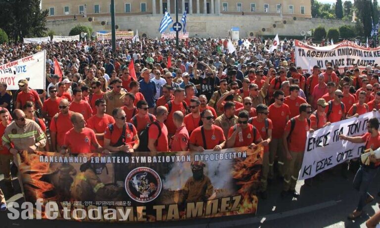 사진 10. 수년간의 근로보장을 요구하는 그리스 계절소방관 시위(출처 : sportime)