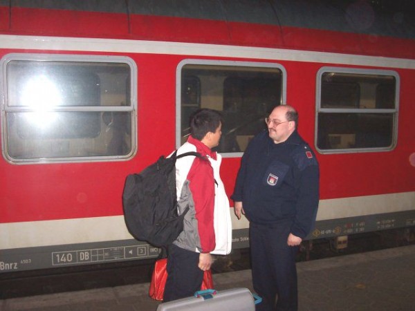 그림 3. 기차역으로 마중 나온 함부르크 의용소방대원(ff hamburg)