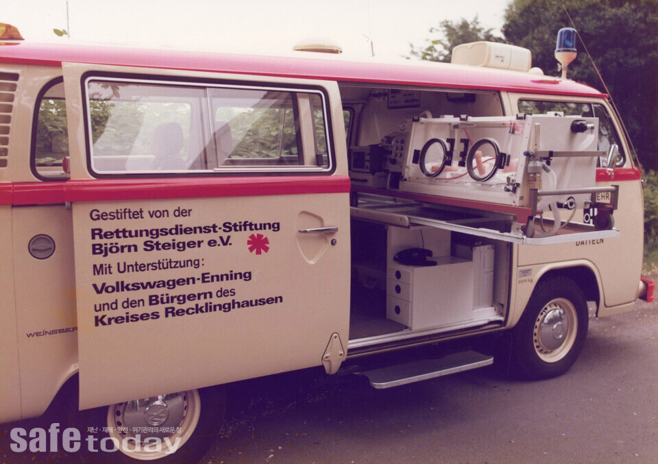 그림 6. 1970년 신생아 구급차 – 출처 : 재단