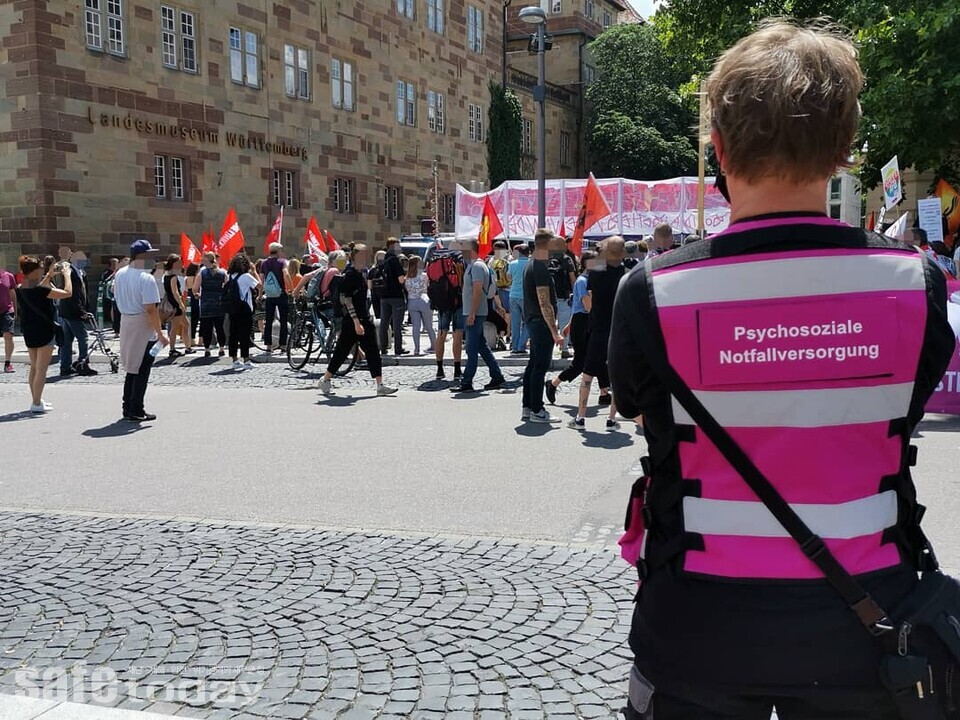 그림 8. 시위현장 배치 대원들의 심리지원을 위해 현장에 나온 PSNV 전문인력